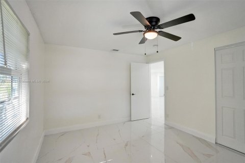 House in West Palm Beach, Florida 3 bedrooms, 104.52 sq.m. № 1370431 - photo 16