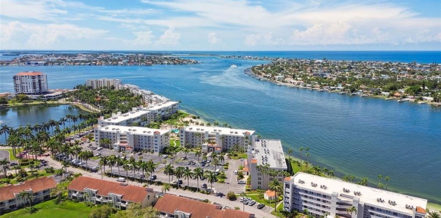 Condo à Saint Petersburg, Floride, 2 chambres  № 1352365