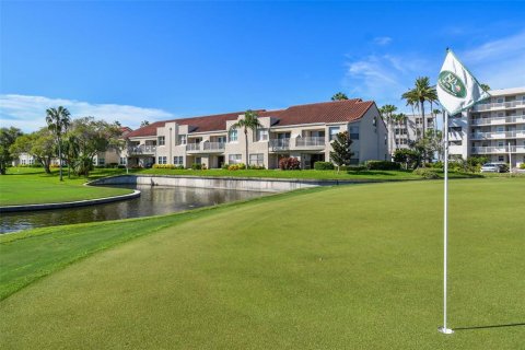 Condo in Saint Petersburg, Florida, 2 bedrooms  № 1352365 - photo 11