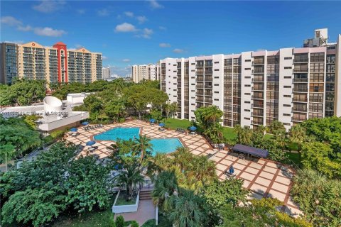 Condo in Sunny Isles Beach, Florida, 1 bedroom  № 873964 - photo 19