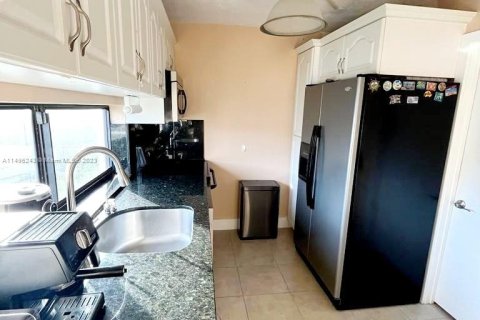 Condo in Sunny Isles Beach, Florida, 1 bedroom  № 873964 - photo 4