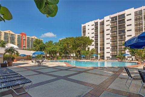 Condo in Sunny Isles Beach, Florida, 1 bedroom  № 873964 - photo 16