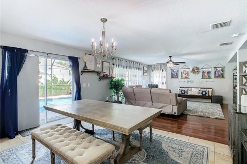 Villa ou maison à vendre à Kissimmee, Floride: 5 chambres, 319.03 m2 № 1323288 - photo 18