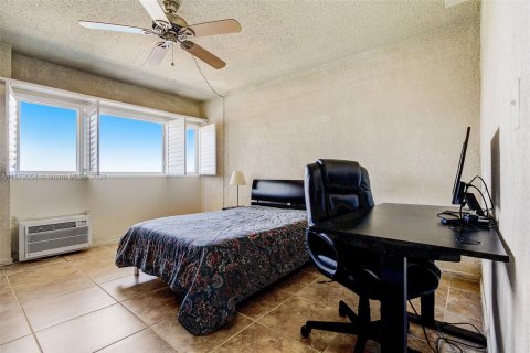 Condo in Deerfield Beach, Florida, 1 bedroom  № 1170377 - photo 18