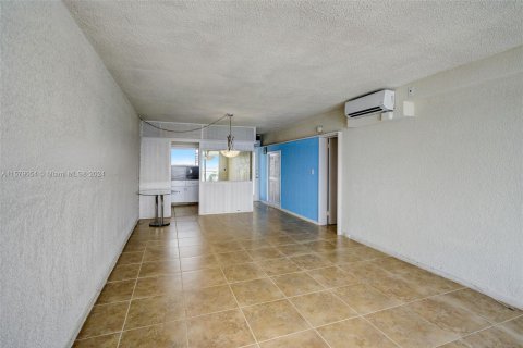 Condo in Deerfield Beach, Florida, 1 bedroom  № 1170377 - photo 8