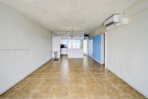 Condo in Deerfield Beach, Florida, 1 bedroom  № 1170377 - photo 11