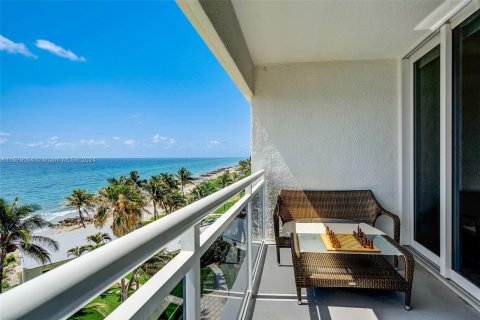 Condo in Deerfield Beach, Florida, 1 bedroom  № 1170377 - photo 20