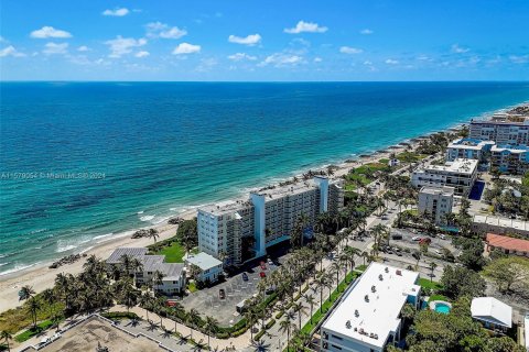 Condo in Deerfield Beach, Florida, 1 bedroom  № 1170377 - photo 30