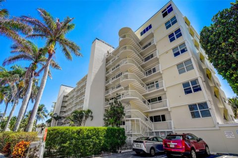 Condo in Deerfield Beach, Florida, 1 bedroom  № 1170377 - photo 3