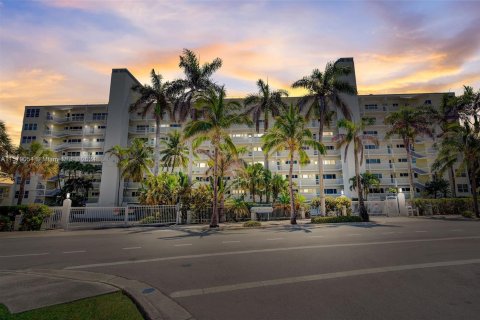 Condo in Deerfield Beach, Florida, 1 bedroom  № 1170377 - photo 2