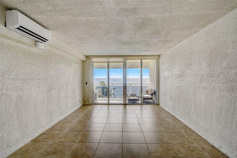 Condo in Deerfield Beach, Florida, 1 bedroom  № 1170377 - photo 10