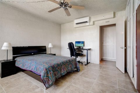 Condo in Deerfield Beach, Florida, 1 bedroom  № 1170377 - photo 17