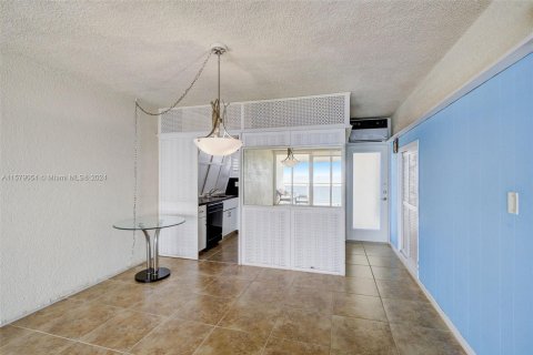 Condo in Deerfield Beach, Florida, 1 bedroom  № 1170377 - photo 9