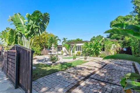 Villa ou maison à vendre à North Miami, Floride: 3 chambres, 121.14 m2 № 825288 - photo 2