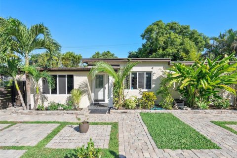 Casa en venta en North Miami, Florida, 3 dormitorios, 121.14 m2 № 825288 - foto 1