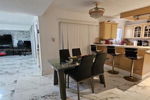 Condo in North Lauderdale, Florida, 2 bedrooms  № 1424113 - photo 8