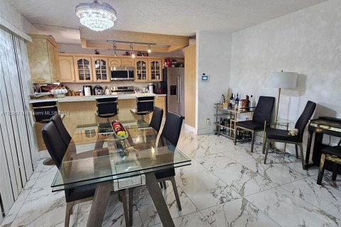 Condo in North Lauderdale, Florida, 2 bedrooms  № 1424113 - photo 7