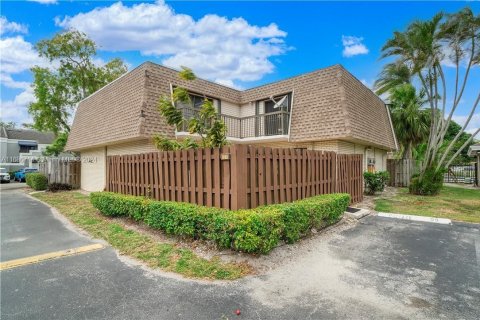 Condo in North Lauderdale, Florida, 2 bedrooms  № 1424113 - photo 2