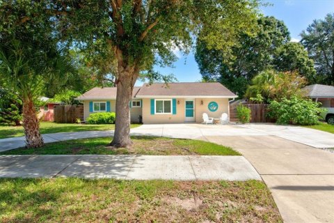 Villa ou maison à louer à Sarasota, Floride: 3 chambres, 125.05 m2 № 219936 - photo 1