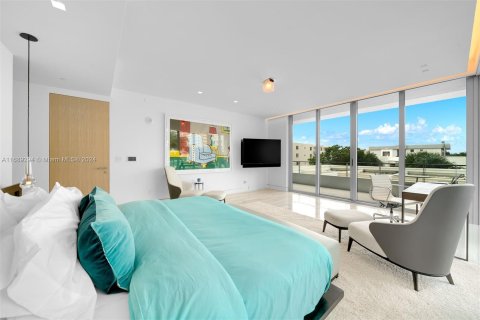 Condo in Miami Beach, Florida, 4 bedrooms  № 1431727 - photo 16