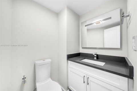 Condo in Miami Beach, Florida, 1 bedroom  № 1138676 - photo 15