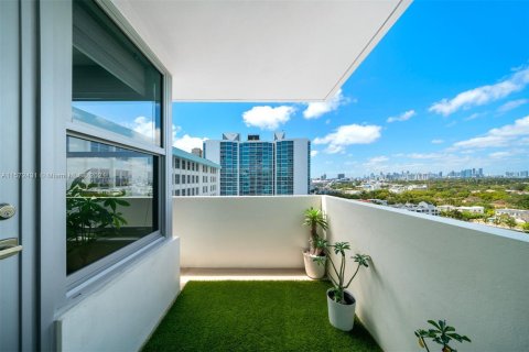 Condo in Miami Beach, Florida, 1 bedroom  № 1138676 - photo 18