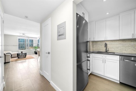 Condo in Miami Beach, Florida, 1 bedroom  № 1138676 - photo 8