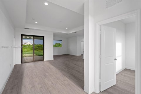 Casa en venta en Lehigh Acres, Florida, 4 dormitorios, 175.77 m2 № 1094751 - foto 6