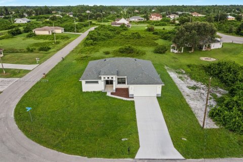 Casa en venta en Lehigh Acres, Florida, 4 dormitorios, 175.77 m2 № 1094751 - foto 3