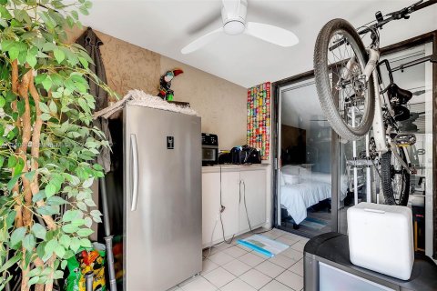 Condo in Hollywood, Florida, 2 bedrooms  № 1094753 - photo 24