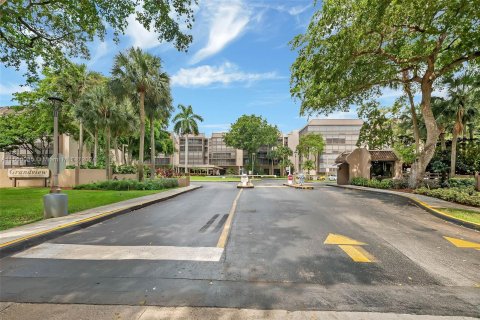 Condo in Hollywood, Florida, 2 bedrooms  № 1094753 - photo 7