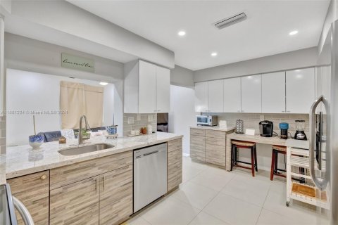 Casa en venta en Hollywood, Florida, 4 dormitorios, 164.34 m2 № 1412147 - foto 11