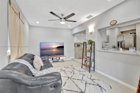 Casa en venta en Hollywood, Florida, 4 dormitorios, 164.34 m2 № 1412147 - foto 17