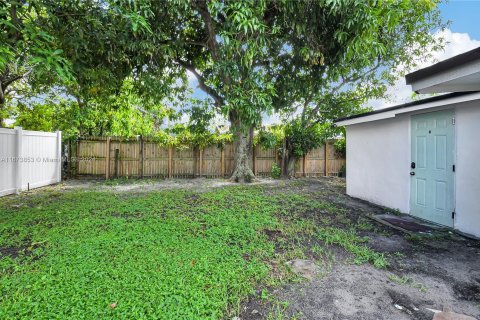 House in Delray Beach, Florida 5 bedrooms, 107.77 sq.m. № 1412239 - photo 3