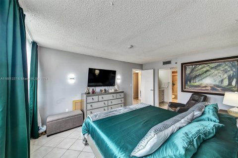 Condo in Pembroke Pines, Florida, 2 bedrooms  № 1412149 - photo 29