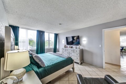 Condo in Pembroke Pines, Florida, 2 bedrooms  № 1412149 - photo 28