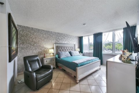 Condo in Pembroke Pines, Florida, 2 bedrooms  № 1412149 - photo 27