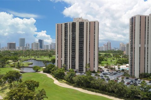 Condo in Aventura, Florida, 2 bedrooms  № 1412145 - photo 19