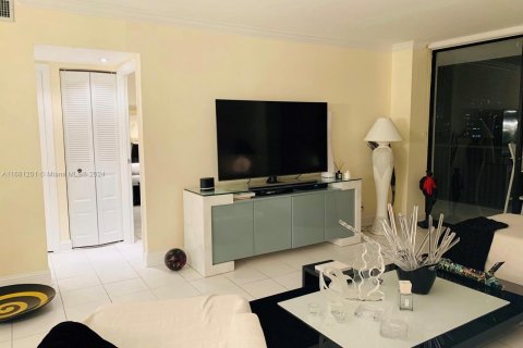 Condo in Aventura, Florida, 2 bedrooms  № 1412145 - photo 7