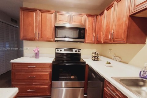 Condo in Plantation, Florida, 1 bedroom  № 1293694 - photo 2