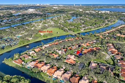 Casa en venta en West Palm Beach, Florida, 3 dormitorios, 213.68 m2 № 869277 - foto 2