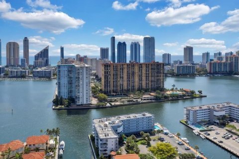 Immobilier commercial à vendre à North Miami Beach, Floride: 390.19 m2 № 969961 - photo 4