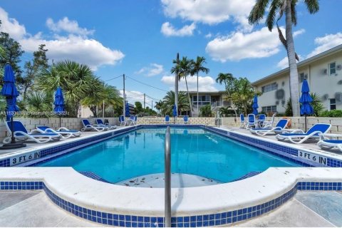 Immobilier commercial à vendre à North Miami Beach, Floride: 390.19 m2 № 969961 - photo 1