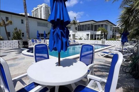 Immobilier commercial à vendre à North Miami Beach, Floride: 390.19 m2 № 969961 - photo 9