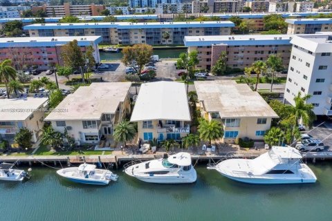 Immobilier commercial à vendre à North Miami Beach, Floride: 390.19 m2 № 969961 - photo 5