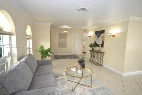 Casa en venta en Miami Lakes, Florida, 5 dormitorios, 191.1 m2 № 783718 - foto 9