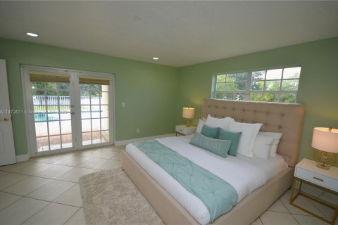House in Miami Lakes, Florida 5 bedrooms, 191.1 sq.m. № 783718 - photo 16