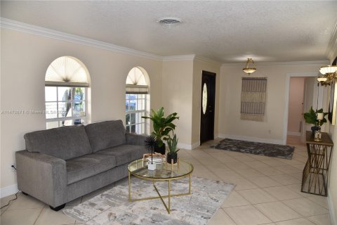 Casa en venta en Miami Lakes, Florida, 5 dormitorios, 191.1 m2 № 783718 - foto 8