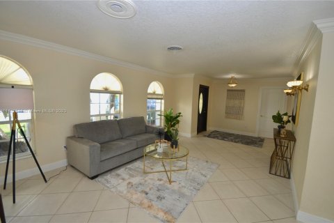 Casa en venta en Miami Lakes, Florida, 5 dormitorios, 191.1 m2 № 783718 - foto 12