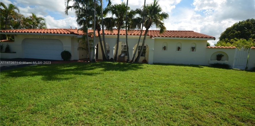 House in Miami Lakes, Florida 5 bedrooms, 191.1 sq.m. № 783718